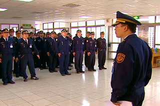 戒護人力